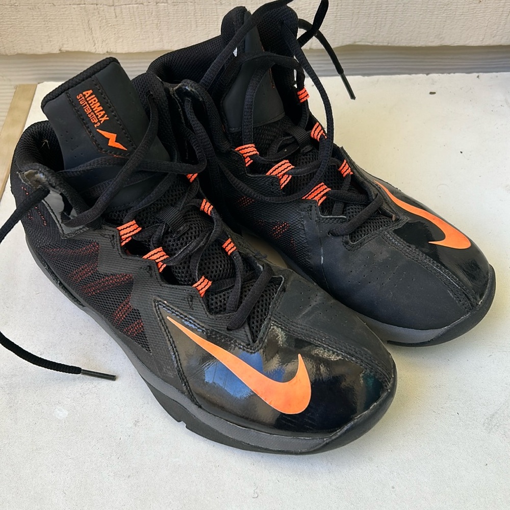 Boys / Girls Basketball shoes Nike Airmax Stutter Step 2, size 6Y (EU 38.5)